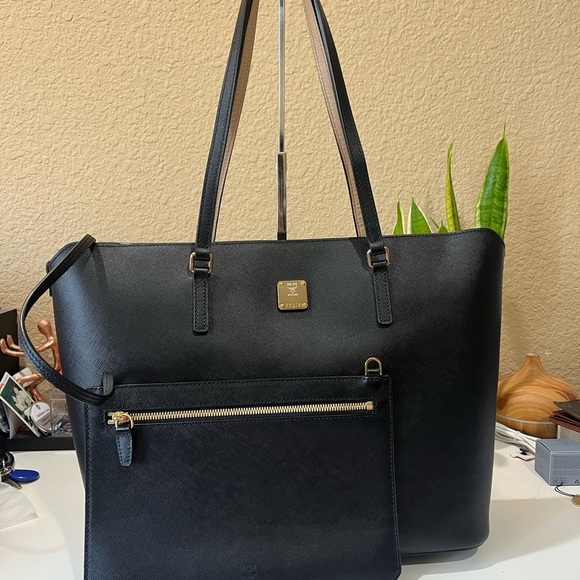 MCM BLACK SAFFIANO LEATHER TOTE WITH POUCH - Picture 2 of 16